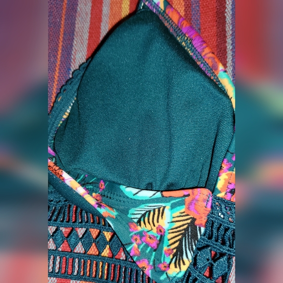 M - Exhilaration Bikini Top - Picture 6 of 9